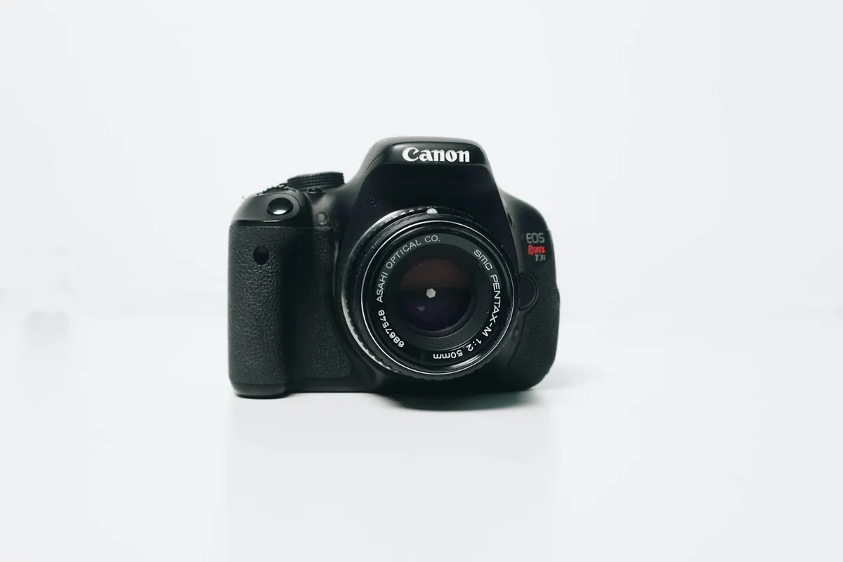 Appareil photo reflex pour photographier un logement
