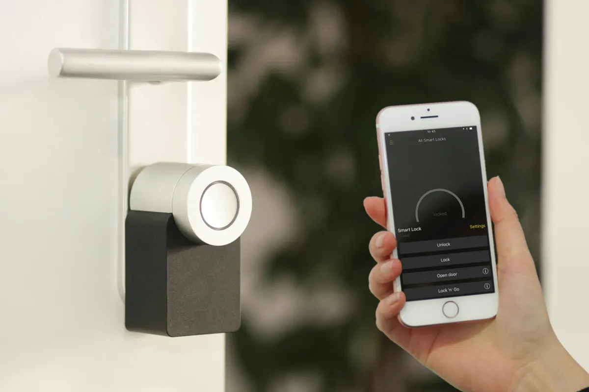 Serrure connectée ouverte depuis un smartphone